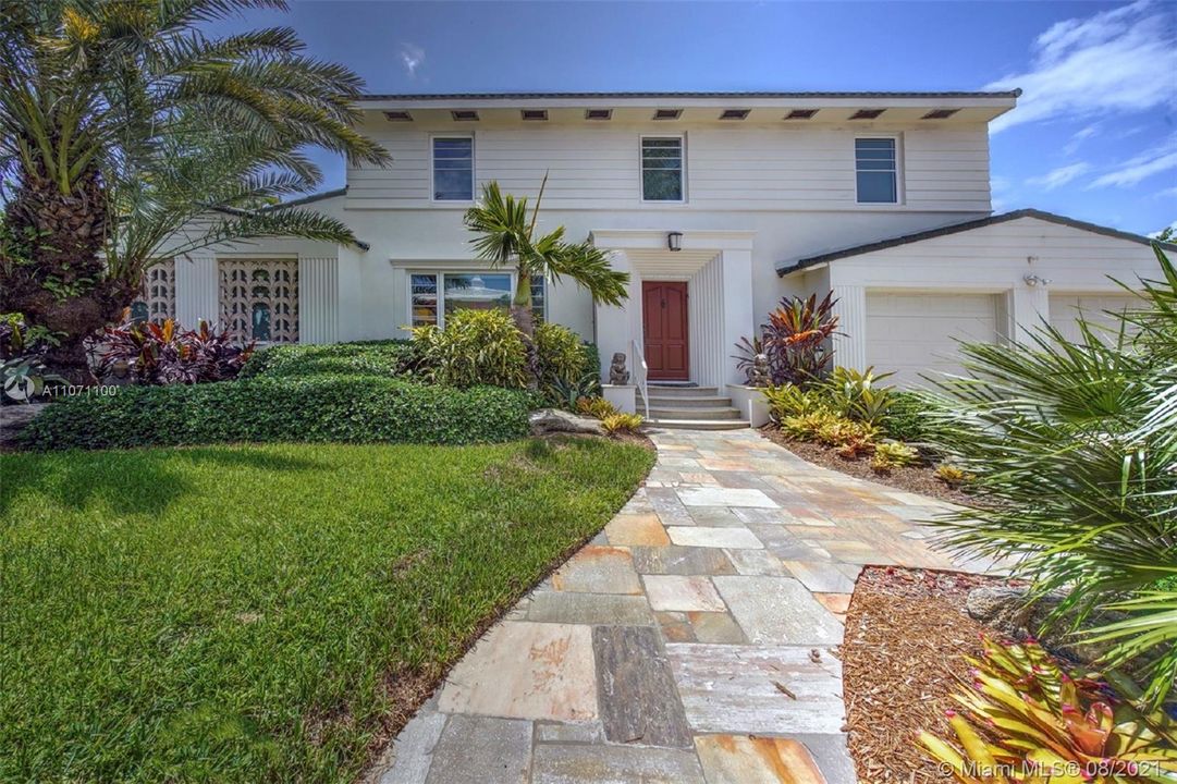 Recently Sold: $2,050,000 (3 beds, 3 baths, 2814 Square Feet)