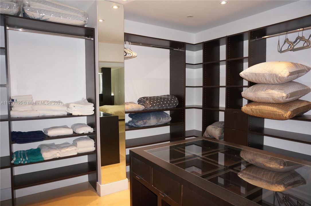 For Rent: $8,900 (3 beds, 3 baths, 2037 Square Feet)