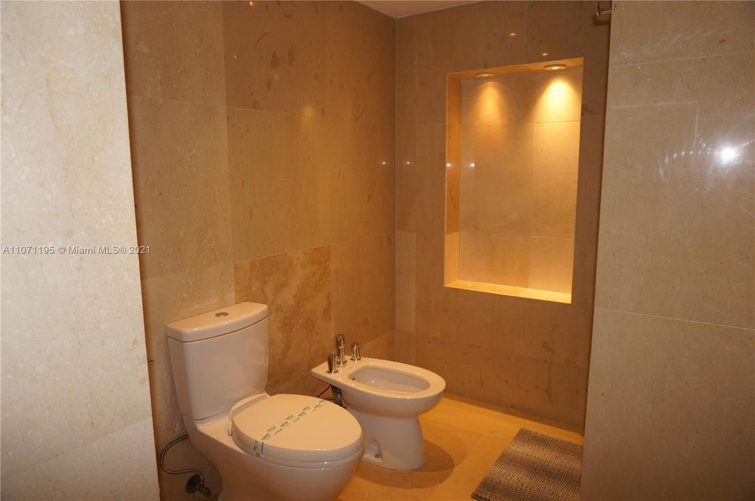 For Rent: $8,900 (3 beds, 3 baths, 2037 Square Feet)