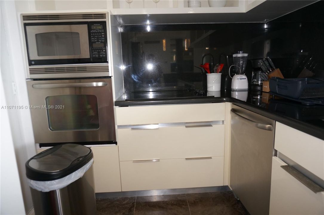 For Rent: $8,900 (3 beds, 3 baths, 2037 Square Feet)