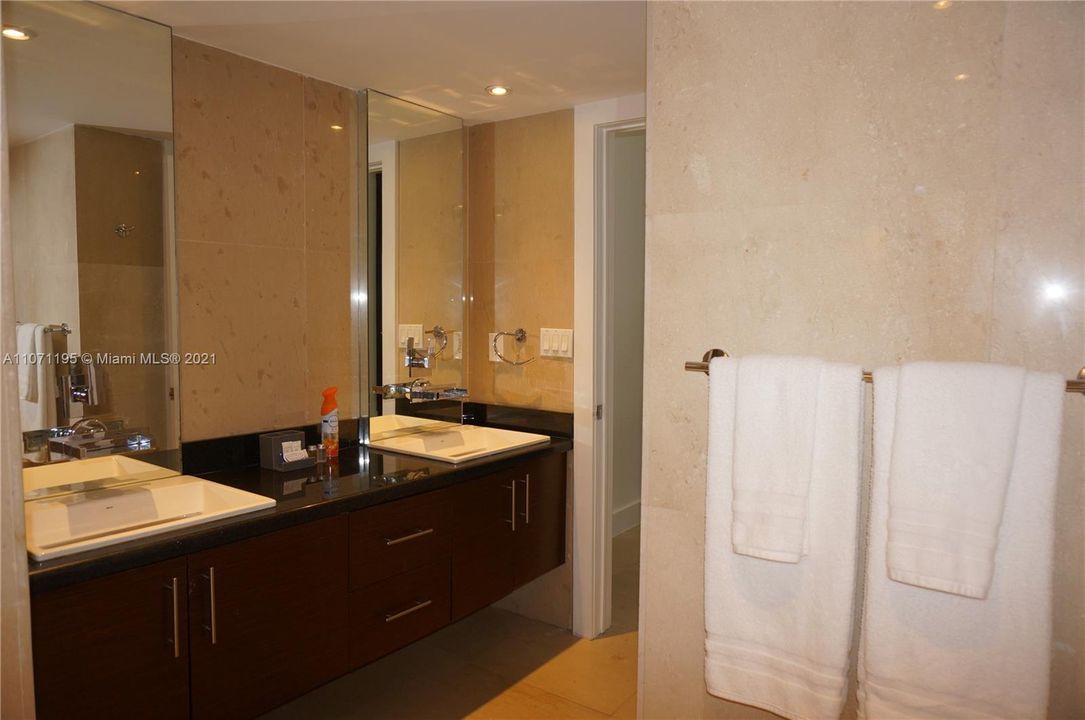 For Rent: $8,900 (3 beds, 3 baths, 2037 Square Feet)