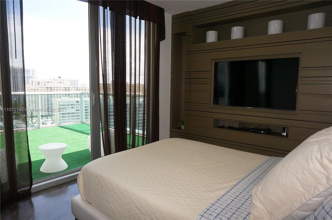 For Rent: $8,900 (3 beds, 3 baths, 2037 Square Feet)