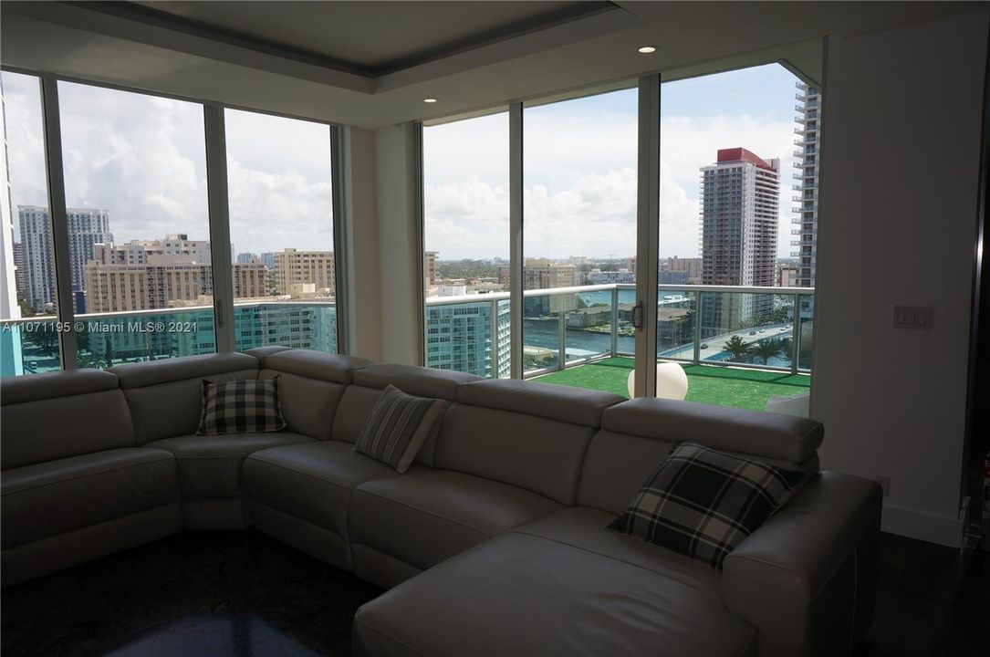 For Rent: $8,900 (3 beds, 3 baths, 2037 Square Feet)