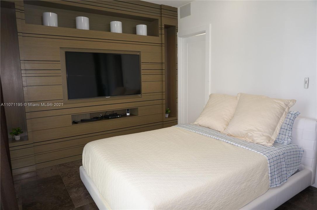 For Rent: $8,900 (3 beds, 3 baths, 2037 Square Feet)