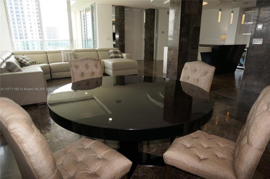 For Rent: $8,900 (3 beds, 3 baths, 2037 Square Feet)