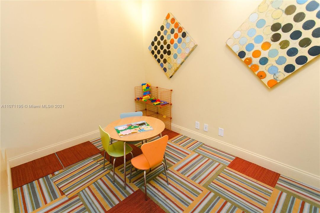 For Rent: $8,900 (3 beds, 3 baths, 2037 Square Feet)