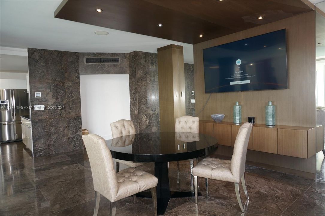 For Rent: $8,900 (3 beds, 3 baths, 2037 Square Feet)