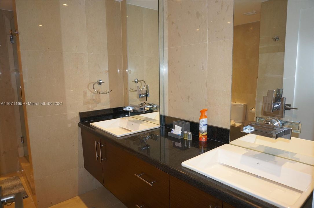 For Rent: $8,900 (3 beds, 3 baths, 2037 Square Feet)