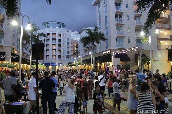 Good vibes at Downtown Dadeland