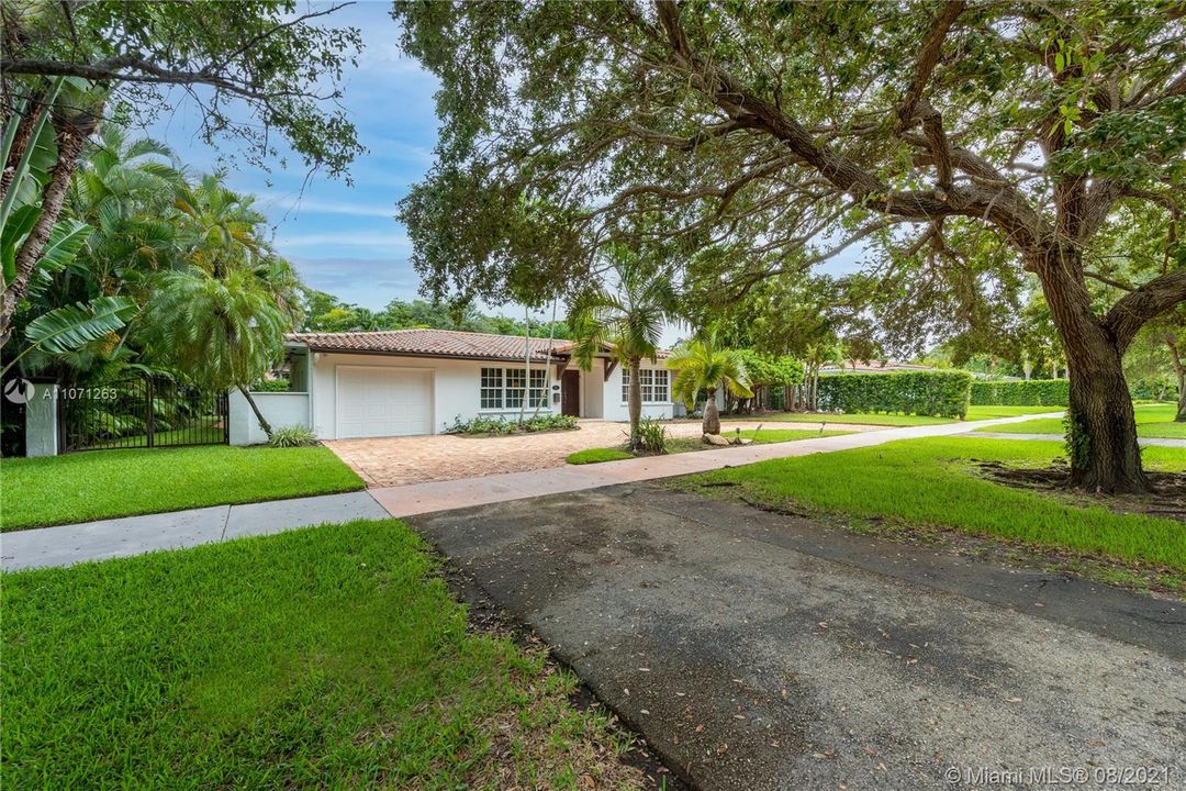 Recently Sold: $1,775,000 (3 beds, 2 baths, 2732 Square Feet)