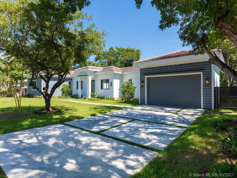 Recently Sold: $2,995,000 (5 beds, 5 baths, 3719 Square Feet)