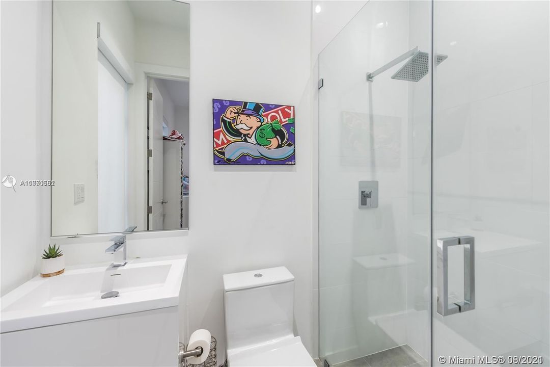 最近售出: $2,590,000 (4 贝兹, 4 浴室, 2925 平方英尺)