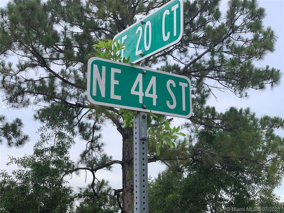 最近售出: $28,500 (10,000.00 acres)