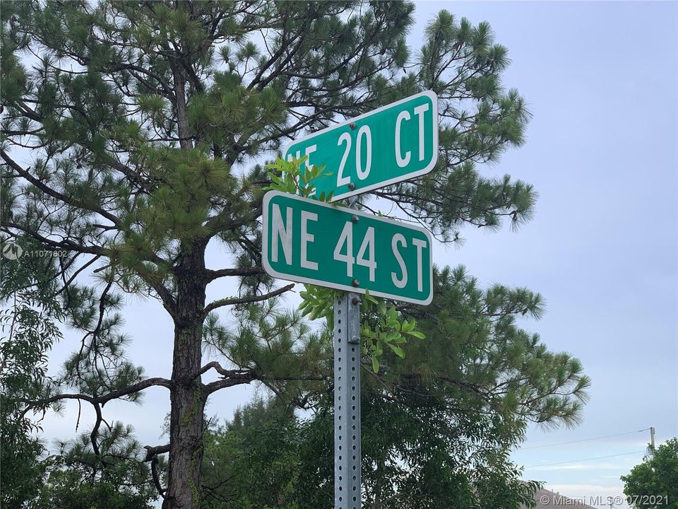 最近售出: $28,500 (10,000.00 acres)