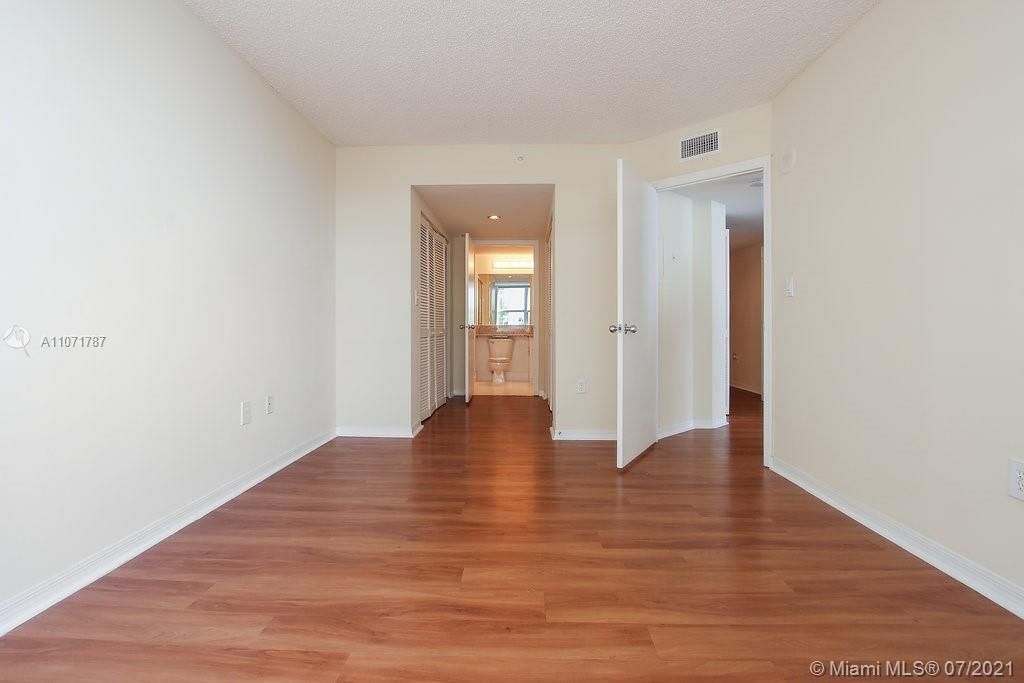 Recently Rented: $3,753 (2 beds, 2 baths, 1393 Square Feet)