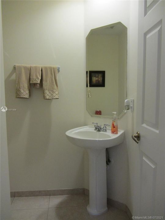 最近租的: $2,800 (3 贝兹, 2 浴室, 1857 平方英尺)