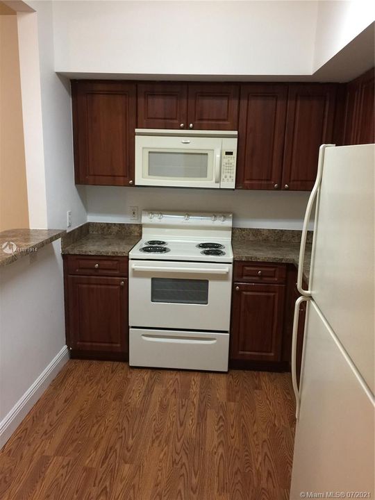 Recently Rented: $1,600 (1 beds, 1 baths, 598 Square Feet)
