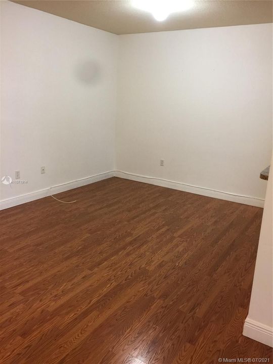 Recently Rented: $1,600 (1 beds, 1 baths, 598 Square Feet)