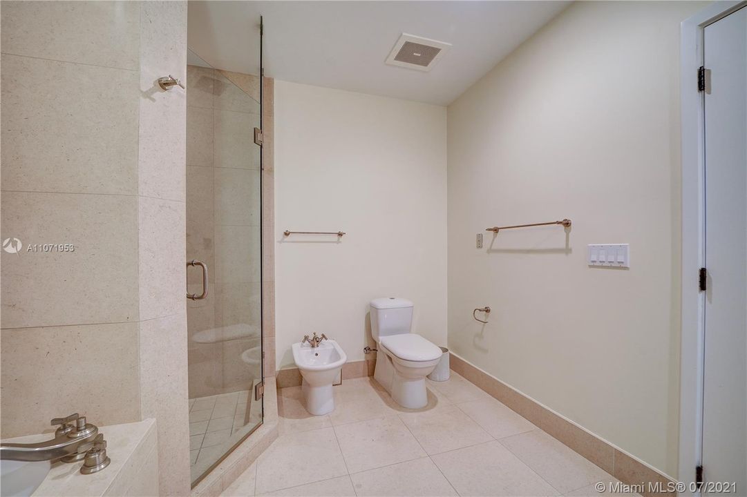 最近租的: $5,300 (2 贝兹, 2 浴室, 1035 平方英尺)