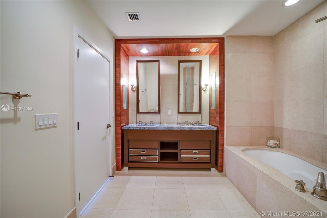 Недавно арендовано: $5,300 (2 спален, 2 ванн, 1035 Квадратных фут)