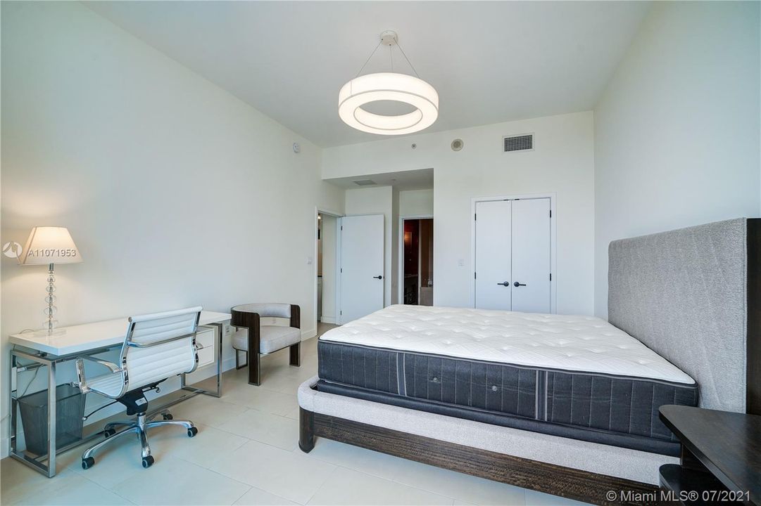 Недавно арендовано: $5,300 (2 спален, 2 ванн, 1035 Квадратных фут)