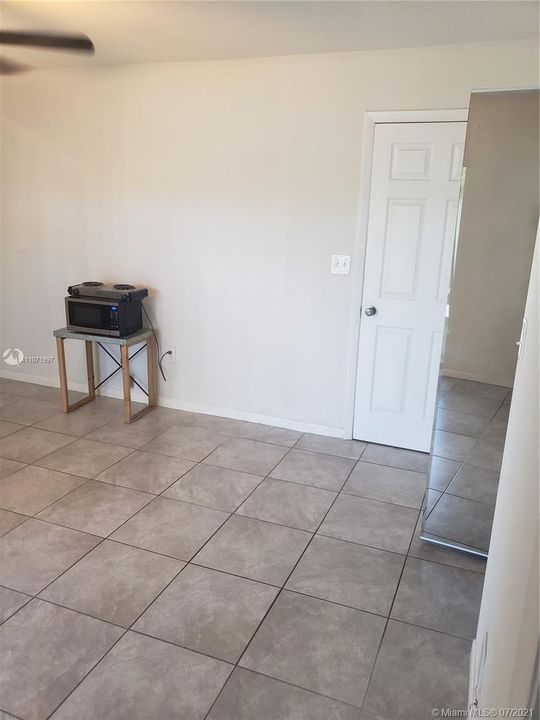 Recently Rented: $850 (1 beds, 1 baths, 1369 Square Feet)