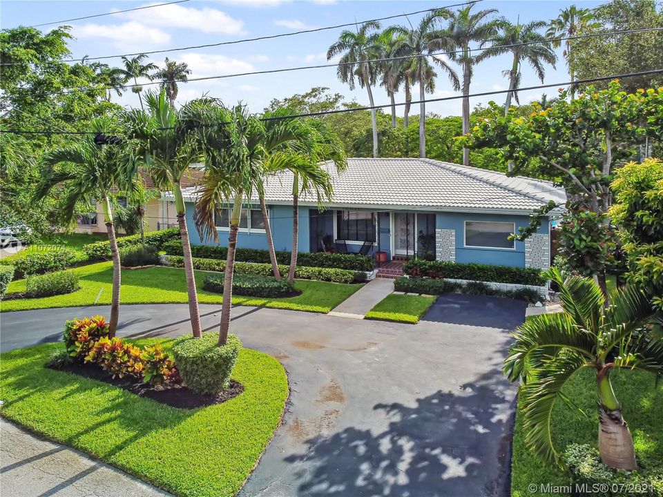 Recently Sold: $999,999 (4 beds, 2 baths, 2181 Square Feet)