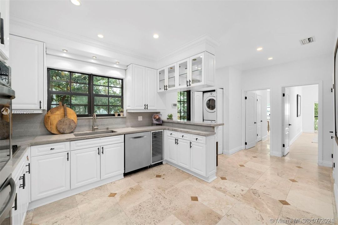 Recently Sold: $2,399,000 (4 beds, 3 baths, 1912 Square Feet)