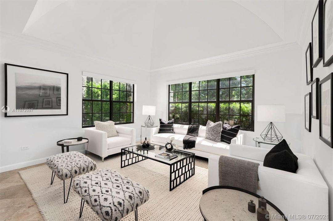Recently Sold: $2,399,000 (4 beds, 3 baths, 1912 Square Feet)