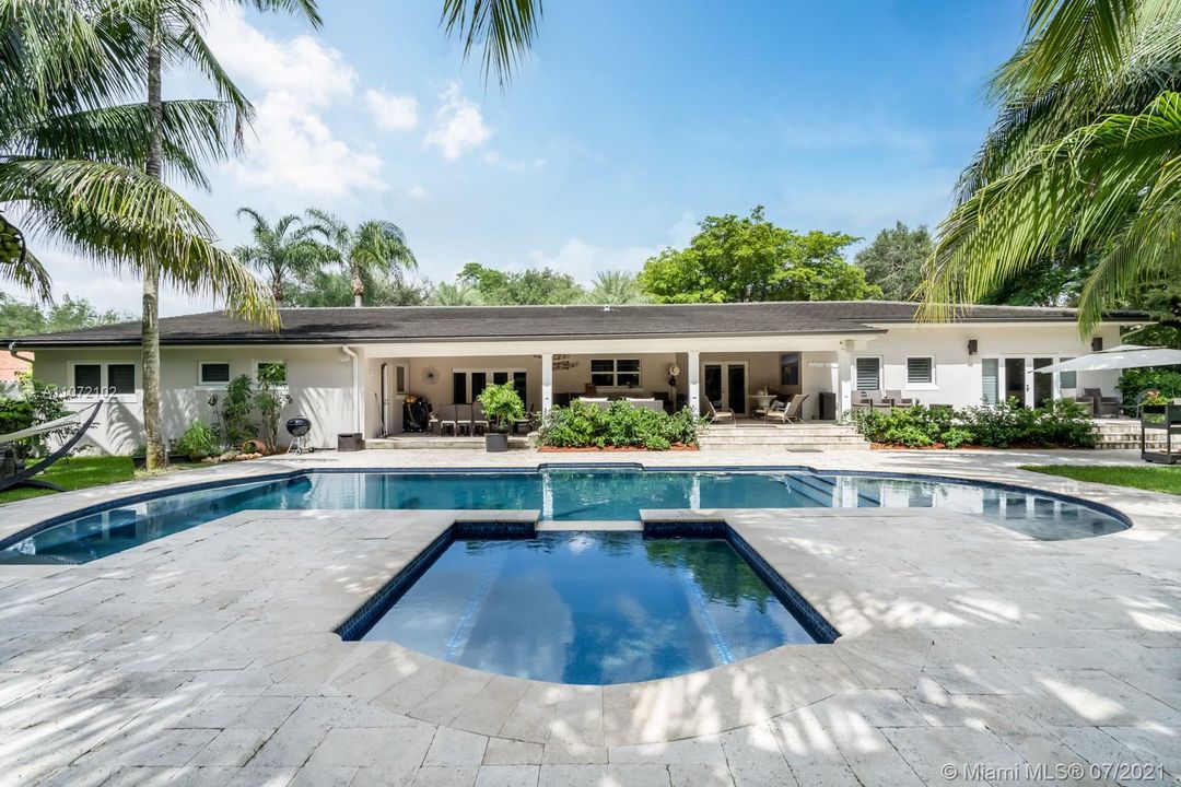 Recently Sold: $2,899,000 (5 beds, 4 baths, 4389 Square Feet)