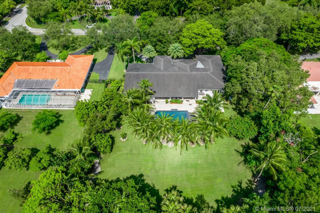 Recently Sold: $2,899,000 (5 beds, 4 baths, 4389 Square Feet)