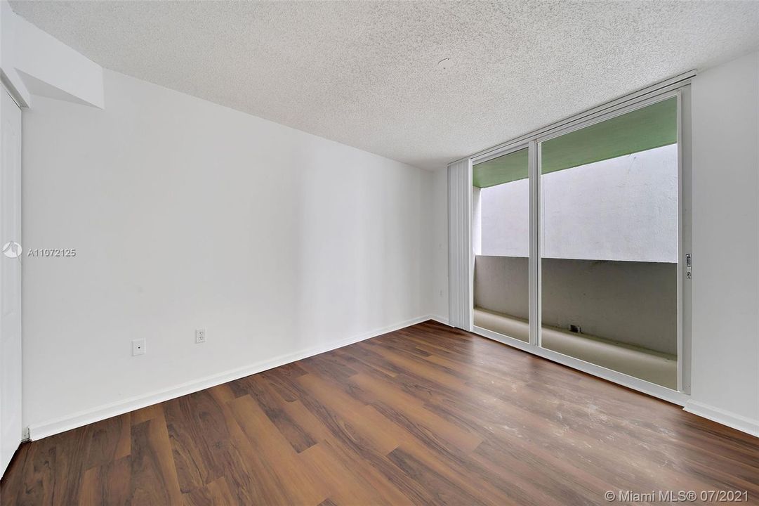 Recently Rented: $2,194 (1 beds, 1 baths, 827 Square Feet)