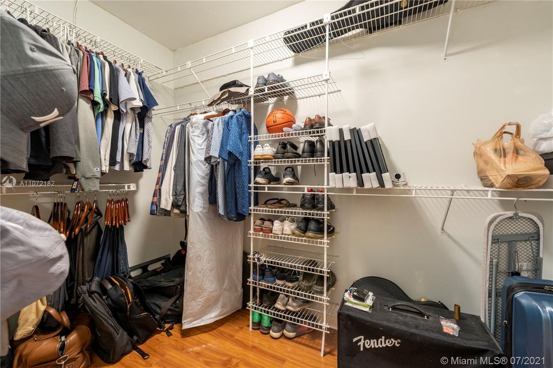 GIANORMIS MASTER WALK IN CLOSET