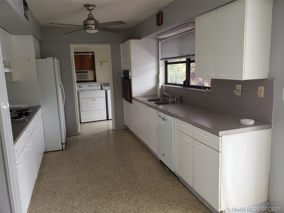 Recently Rented: $2,600 (3 beds, 2 baths, 1404 Square Feet)