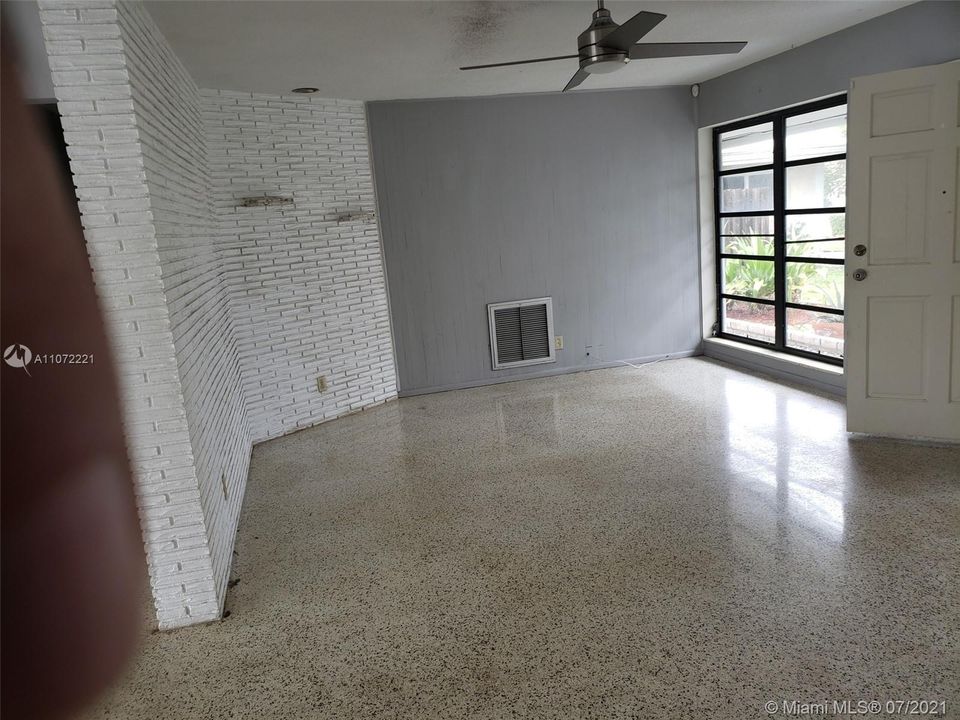 Recently Rented: $2,600 (3 beds, 2 baths, 1404 Square Feet)