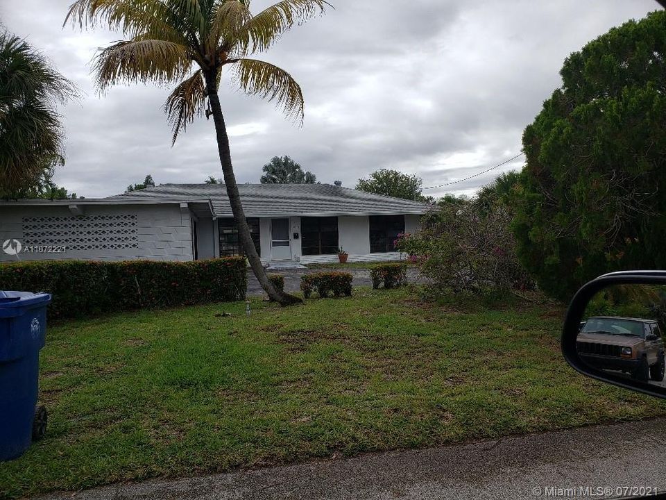 Recently Rented: $2,600 (3 beds, 2 baths, 1404 Square Feet)