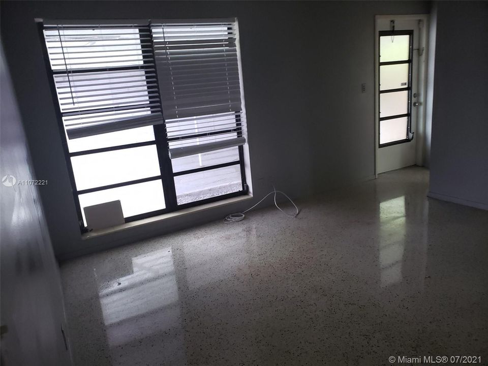 Recently Rented: $2,600 (3 beds, 2 baths, 1404 Square Feet)