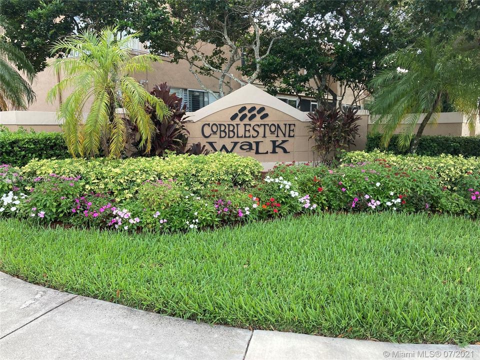 Cobblestone walk.  Community on the heart of Coral Springs.