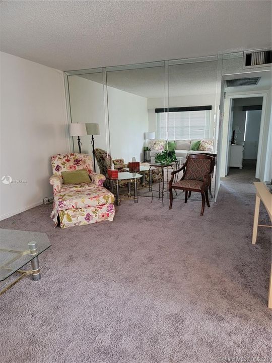 Vendido Recientemente: $89,000 (2 camas, 1 baños, 835 Pies cuadrados)