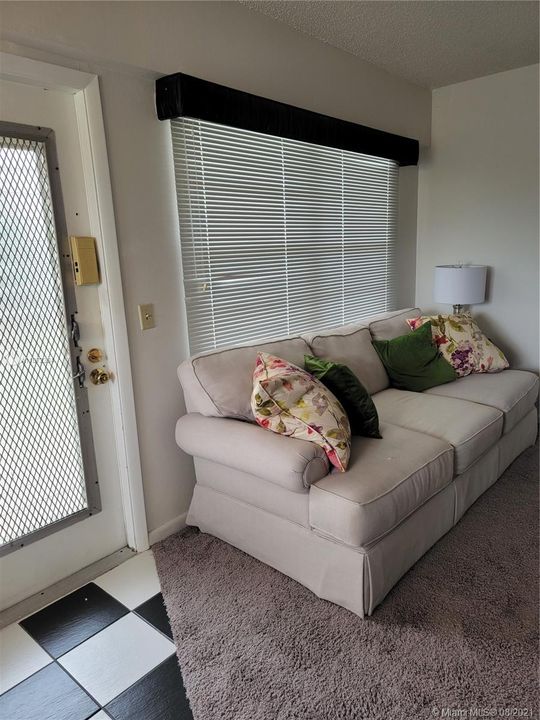 Vendido Recientemente: $89,000 (2 camas, 1 baños, 835 Pies cuadrados)