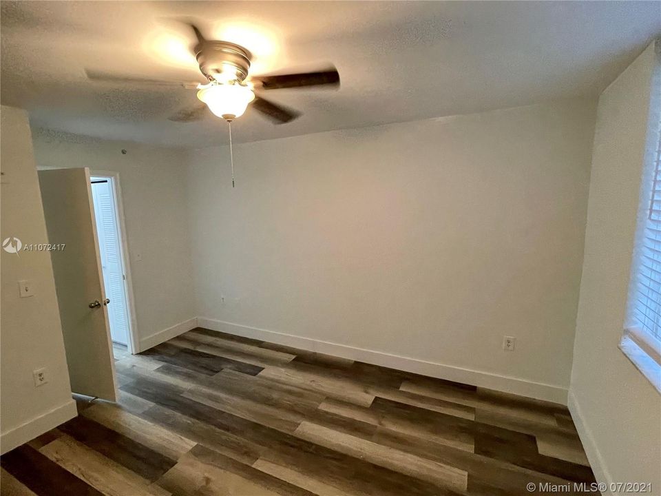 Recently Rented: $1,900 (2 beds, 2 baths, 966 Square Feet)