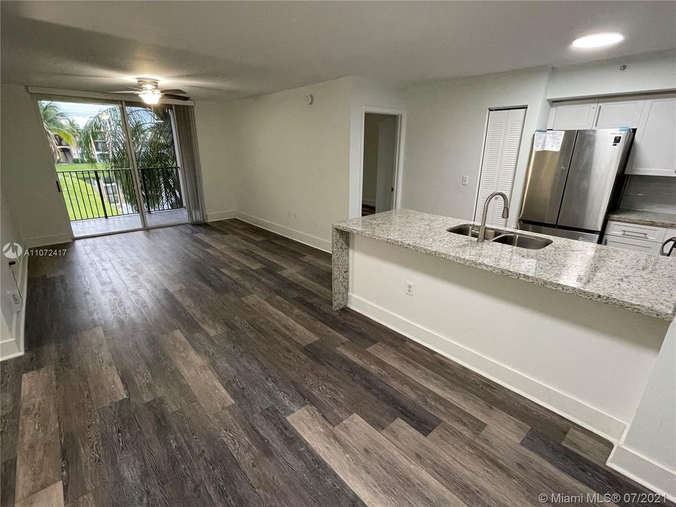 Recently Rented: $1,900 (2 beds, 2 baths, 966 Square Feet)