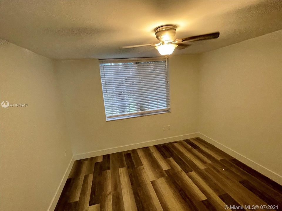 Recently Rented: $1,900 (2 beds, 2 baths, 966 Square Feet)