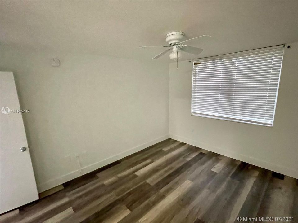 Recently Rented: $1,900 (2 beds, 2 baths, 966 Square Feet)