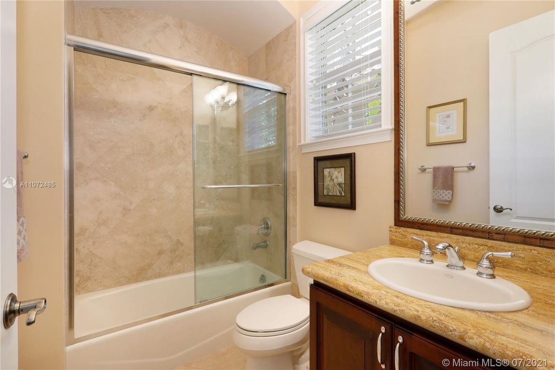 Недавно продано: $2,395,000 (4 спален, 5 ванн, 3642 Квадратных фут)