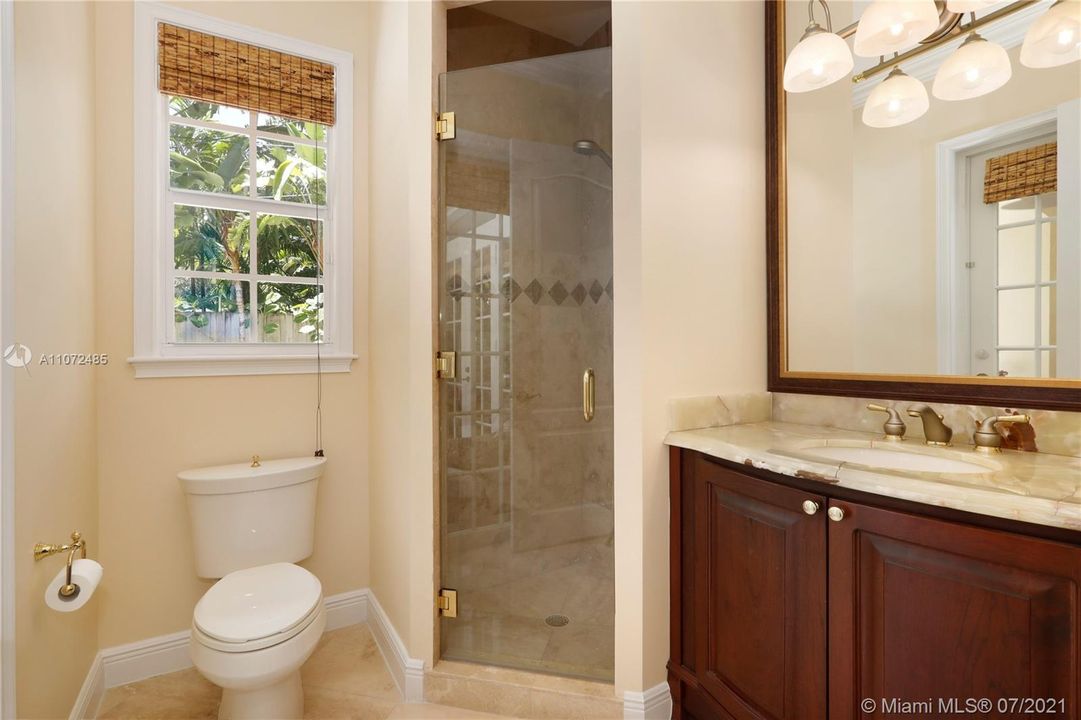 最近售出: $2,395,000 (4 贝兹, 5 浴室, 3642 平方英尺)