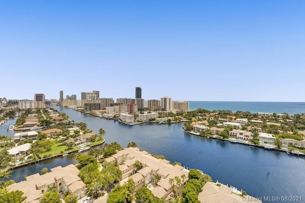 Recently Sold: $2,398,888 (5 beds, 5 baths, 4169 Square Feet)