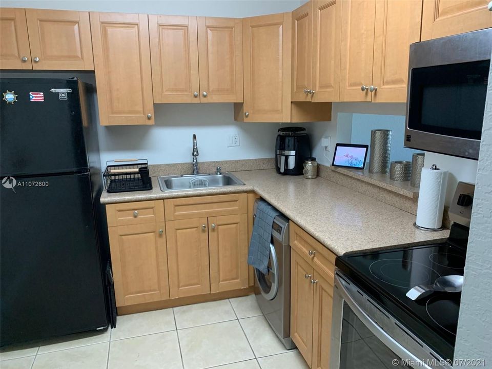 Recientemente alquilado: $1,450 (1 camas, 1 baños, 810 Pies cuadrados)