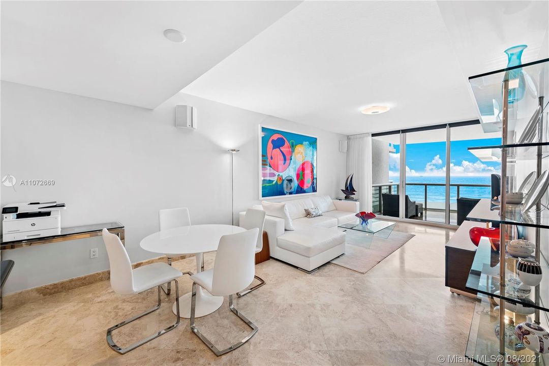 Recently Sold: $1,375,000 (2 beds, 2 baths, 1354 Square Feet)