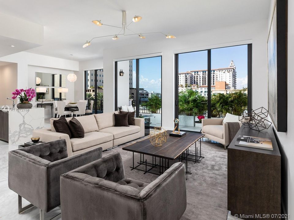 Recently Sold: $2,205,000 (3 beds, 3 baths, 2557 Square Feet)